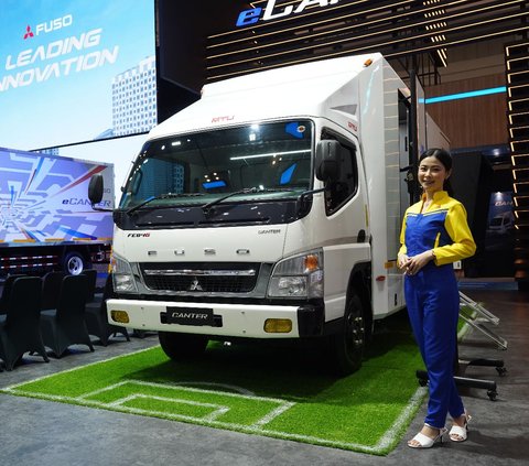 Potret Kecanggihan Truk Mitsubishi Fuso di GIIAS 2024, Ada Truk Listrik Sampai Truk Ramah Perempuan