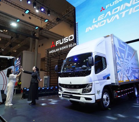 Potret Kecanggihan Truk Mitsubishi Fuso di GIIAS 2024, Ada Truk Listrik Sampai Truk Ramah Perempuan