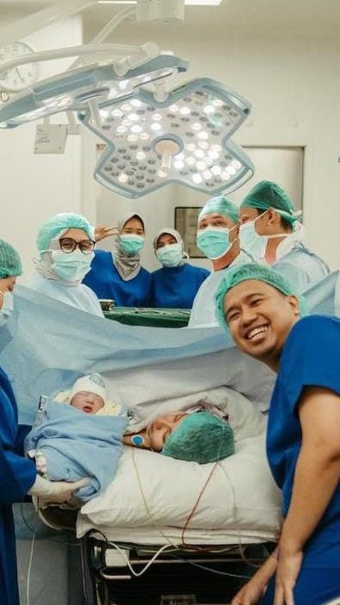 10 Potret Baby Elio Anak Joshua Suherman dan Clairine Clay yang Baru Lahir, Menggemaskan Banget!