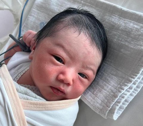 10 Potret Baby Elio Anak Joshua Suherman dan Clairine Clay yang Baru Lahir, Menggemaskan Banget!