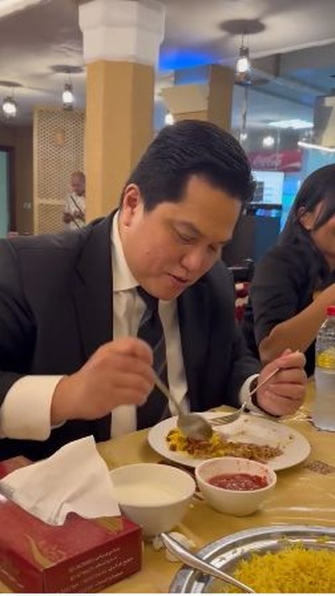 Kulineran di Uni Emirat Arab, Erick Thohir & Basuki Hadimuljono Makan Punggung Kambing 'Nikmat'