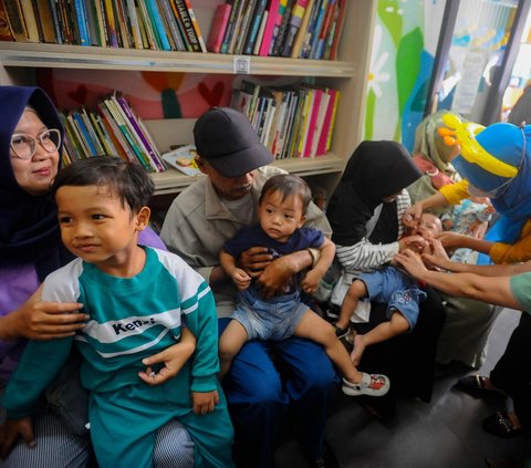 FOTO: Kemenkes Gelar Pekan Imunisasi Nasional Polio Tahap Dua, Sasar 16 Juta Anak