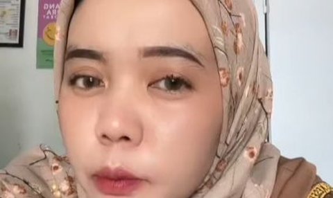 Momen Wanita Lewati Jalanan Ekstrem di Perdesaan Sukabumi, Aksinya Bikin Ngeri