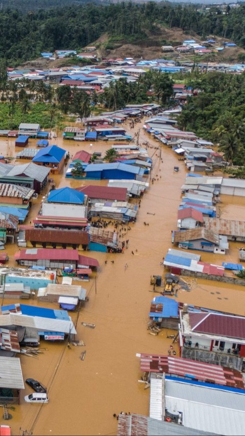 FOTO: Penampakan Banjir Parah Landa Desa-Desa di Halmahera Tengah