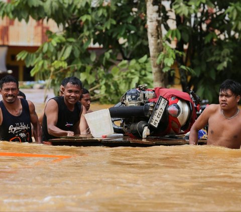 FOTO: Penampakan Banjir Parah Landa Desa-Desa di Halmahera Tengah