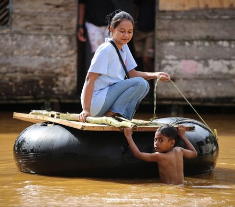 FOTO: Penampakan Banjir Parah Landa Desa-Desa di Halmahera Tengah