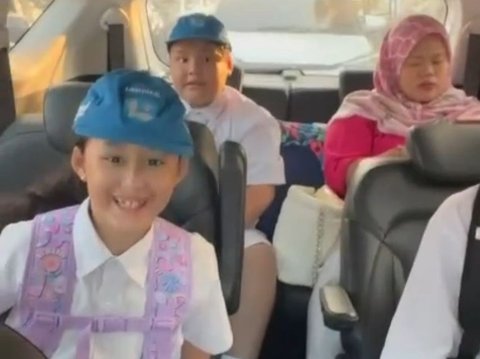 Potret Kompak Anak-anak Pasha Ungu & Adelia Wilhelmina saat Berangkat Sekolah Bareng, Seru Banget!