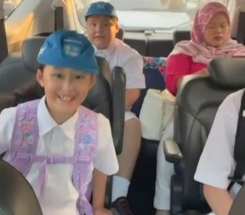 Potret Kompak Anak-anak Pasha Ungu & Adelia Wilhelmina saat Berangkat Sekolah Bareng, Seru Banget!