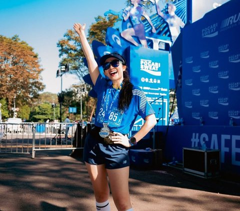 10 Portraits of Febby Rastanty Running Marathon in Bandung, Initially Disappointed due to Urgent Need