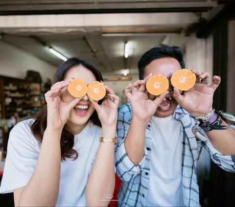 Unique Pre-wedding Photo Concept of Dustin and Ditha, Simple but Feels Romantic