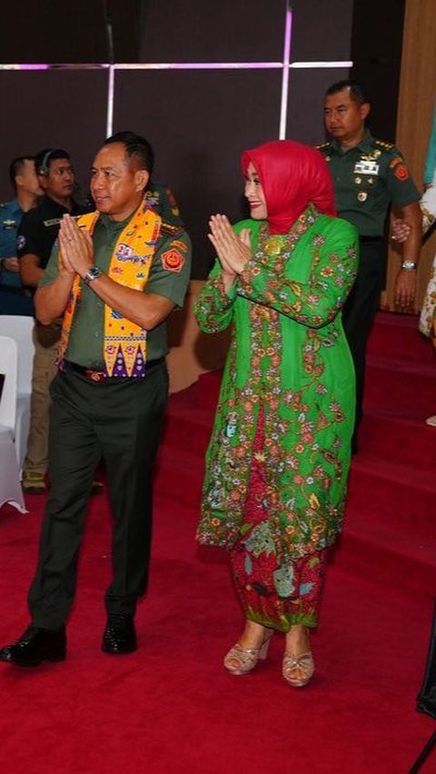 Berhijab Merah, Pesona Istri Panglima TNI di Syukuran Ultah IKKT Curi Perhatian