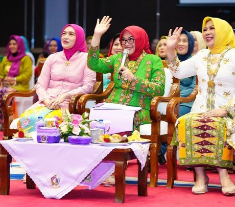 Berhijab Merah, Pesona Istri Panglima TNI di Syukuran Ultah IKKT Curi Perhatian