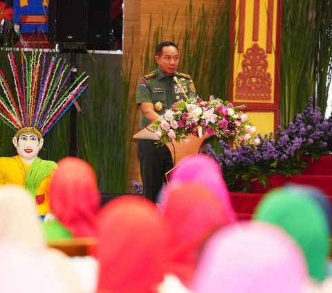 Berhijab Merah, Pesona Istri Panglima TNI di Syukuran Ultah IKKT Curi Perhatian