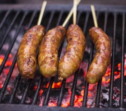 A Group of PhD Students Selling Grilled Sausages on the Side of the Road, There is an Unexpected Reason