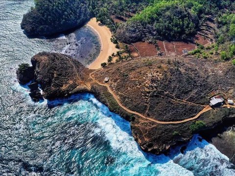 Potret Pantai Mirip Raja Ampat di Pacitan, Pemandangannya saat Matahari Terbenam Tak Terdefinisikan Kata-kata