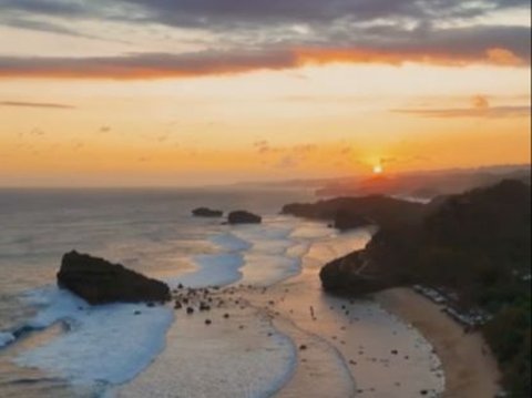 Potret Pantai Mirip Raja Ampat di Pacitan, Pemandangannya saat Matahari Terbenam Tak Terdefinisikan Kata-kata