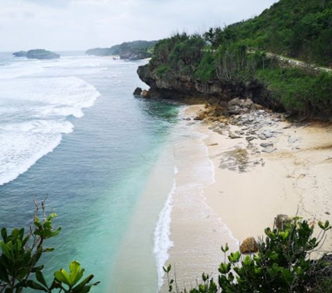 Potret Pantai Mirip Raja Ampat di Pacitan, Pemandangannya saat Matahari Terbenam Tak Terdefinisikan Kata-kata