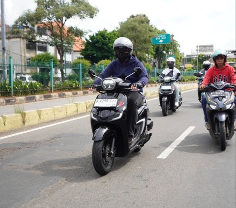 Manakah yang Lebih Unggul, Adu Kencang Antara Honda Stylo 160 dan Vario 160?