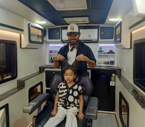 Portrait of Haijoel, the Most Expensive Barber, Will Tour 12 Cities