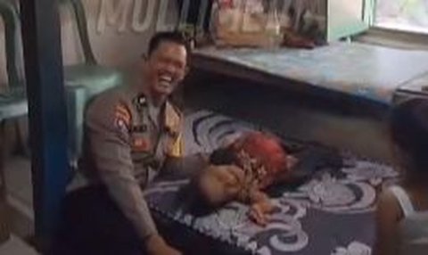 Selama Hidup Tak Pernah Tidur di Kasur, Mbah Wariyat Girang Dihadiahi Kasur Empuk oleh Sosok ini