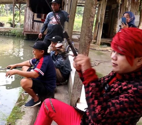 Komedian Adul Si Jago Mancing, Saat Tanding dengan Pesulap Merah Malah Kalah 'Tadi Saya Ngomong sama Ikannya'