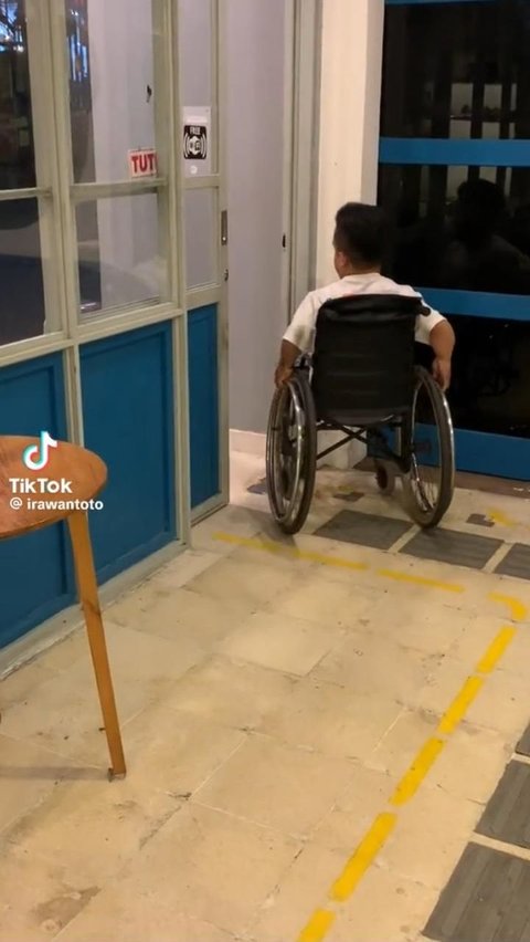 Pria Disabilitas Ini Jadi Barista di Kafe Jogja, Kopi Buatannya Terkenal Enak dan Murah<br>