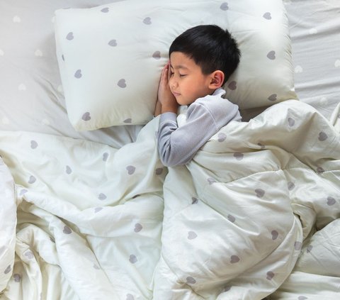 Is It Hard to Wake Your Child in the Morning? Try These 5 Drama-Free Ways