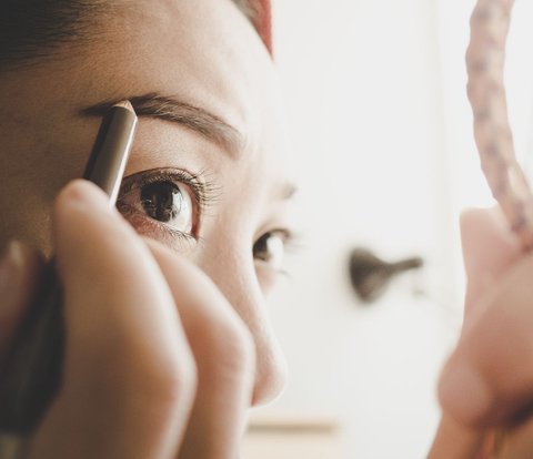 God-Level Eyebrow Skills Using a Pen, The Result is Very Neat