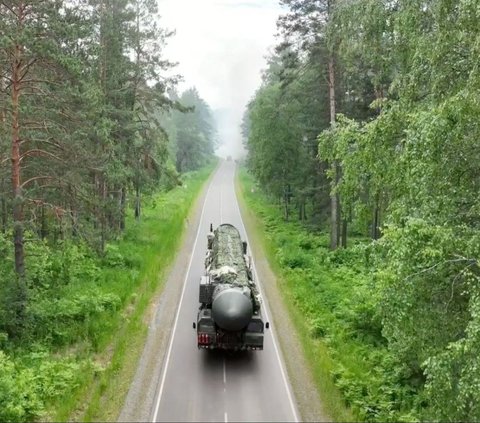 FOTO: Penampakan Rudal 'Maut' Rusia Turun Gunung dalam Latihan Taktis Senjata Nuklir