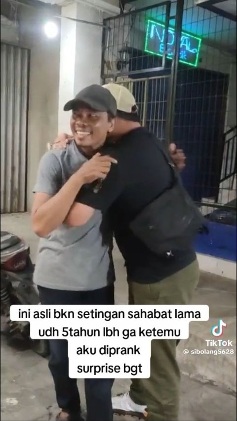 Pria Ini Sengaja ke Pelabuhan Ratu untuk Bertemu Sahabat Lamanya, Aksinya Viral Bikin Haru