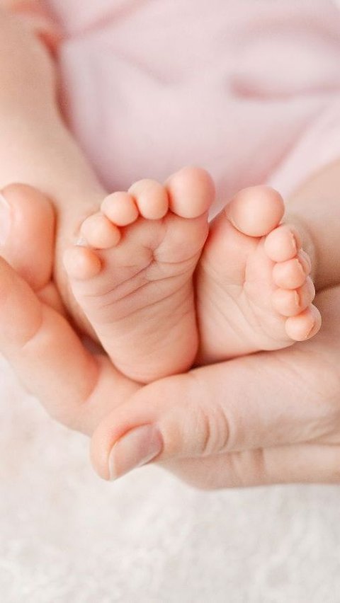 Bikin Geger Bayi di India Lahir dengan 25 Jari, Ternyata Idap Kelainan ini