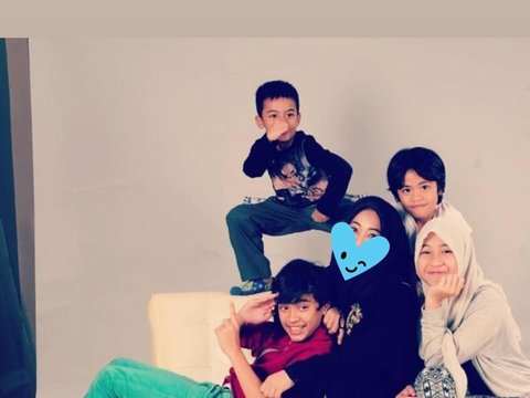 Foto-foto Lawas Ummi Pipik Bersama Anak-anaknya yang Masih Kecil, Bagikan Kisah Mengharukan Membesarkan Anak Setelah Kepergian Ustaz Jefri