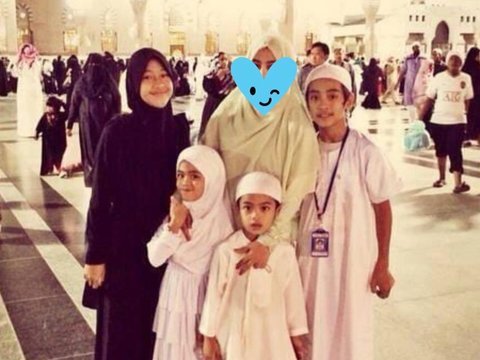 Foto-foto Lawas Ummi Pipik Bersama Anak-anaknya yang Masih Kecil, Bagikan Kisah Mengharukan Membesarkan Anak Setelah Kepergian Ustaz Jefri