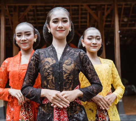 Happy Kebaya Day! Facts About Kebaya That You Might Not Know