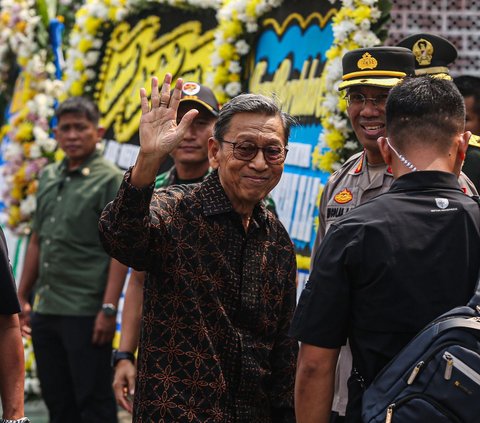 FOTO: Deretan Tokoh dan Pejabat Melayat ke Rumah Duka Hamzah Haz, Ada Try Sutrisno hingga Gibran Rakabuming