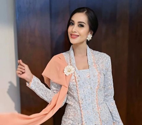 Cantik dan Anggun! Deretan Foto Artis Ikut Meriahkan Hari Kebaya Nasional, Ada Maudy Ayunda Hingga Kris Dayanti