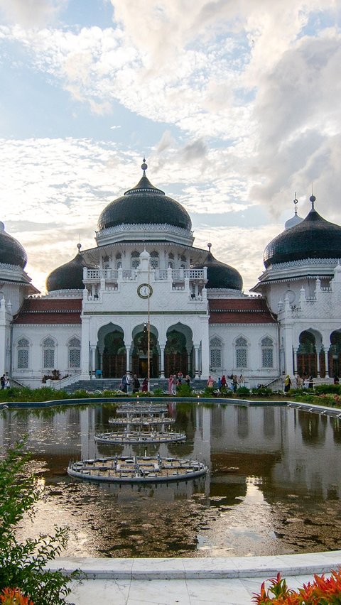 <b>Ratoh Duek, Kesenian Tradisional Aceh yang Diadaptasi dari Tari Saman</b>