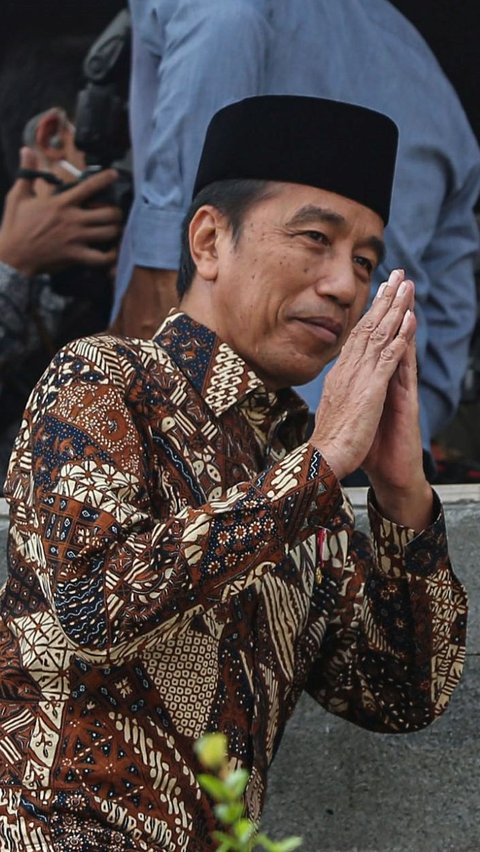 FOTO: Presiden Jokowi Melayat ke Rumah Duka Hamzah Haz, Gestur Tubuh Membungkuk Diperlihatkan Saat Tiba