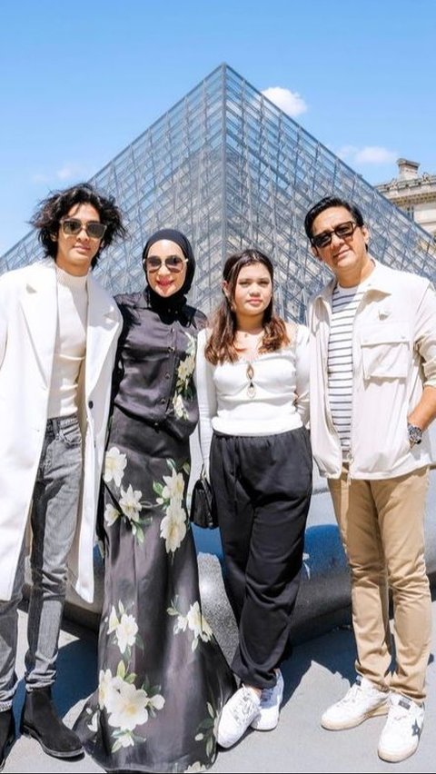 8 Momen Keseruan Andre Taulany dan Keluarga Liburan ke Paris, Potret Ganteng Kenzy Bikin Salfok