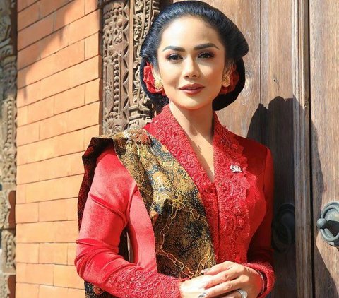 Adu Gaya 10 Artists Celebrate National Kebaya Day, Krisdayanti Praised as Most Classy