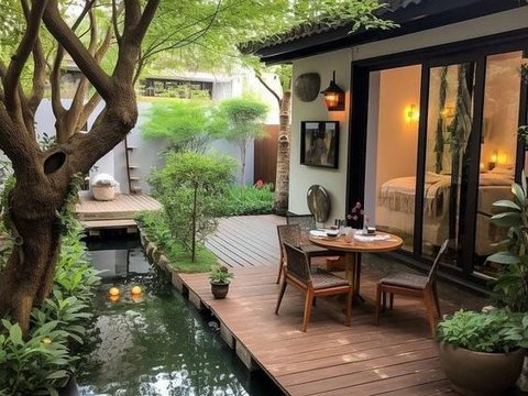 Narrow Terrace Decoration with Fish Pond