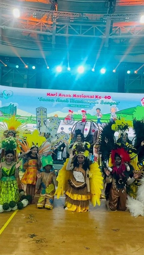 Saat Jokowi Bangga Lihat Fashion Show Karya Desainer PYCH Binaan BIN di Hari Anak Nasional