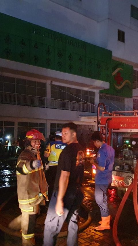 RS Citra Arafiq Depok Kebakaran, Nakes hingga Pasien Bawa Infus Panik Berhamburan Keluar