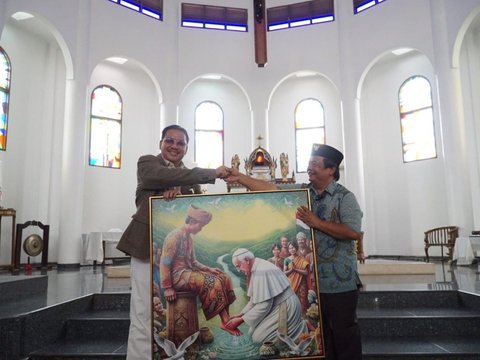 FOTO: Pesan Kuat untuk Perdamaian dan Kerukunan Beragama lewat Lukisan Paus Berteknologi AI