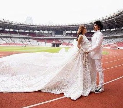 Similar, 10 Style Battles Aaliyah VS Aurel Prewedding Photos in Wedding Dresses, Which is More Luxurious?