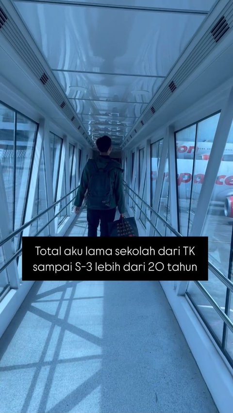 Itu artinya, total waktu yang ia butuhkan sejak TK hingga S3 lebih dari 20 tahun.