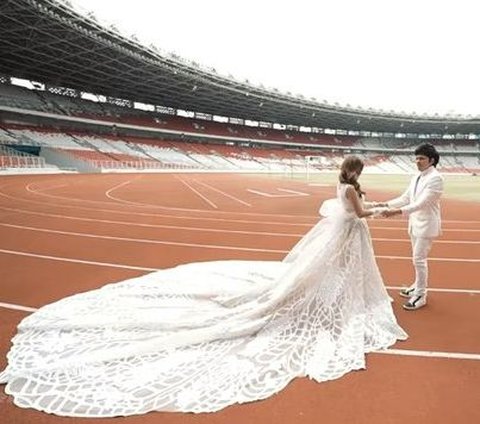 Similar, 10 Style Battles Aaliyah VS Aurel Prewedding Photos in Wedding Dresses, Which is More Luxurious?