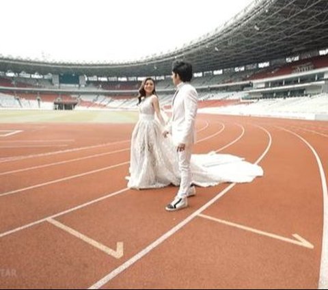 Similar, 10 Style Battles Aaliyah VS Aurel Prewedding Photos in Wedding Dresses, Which is More Luxurious?