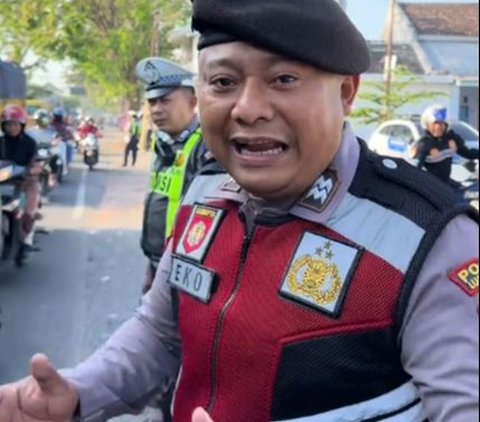 Momen Polisi Beri Hadiah saat Temui Anak yang Pakai Helm ketika Berkendara Bareng Orang Tuanya, Aksinya Banjir Pujian