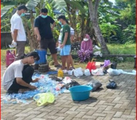 Banyak yang Dibiarkan Menumpuk di Sembarang Tempat, Mahasiswa UGM Berhasil Sulap Sampah Plastik Jadi Produk Meja dan Kursi